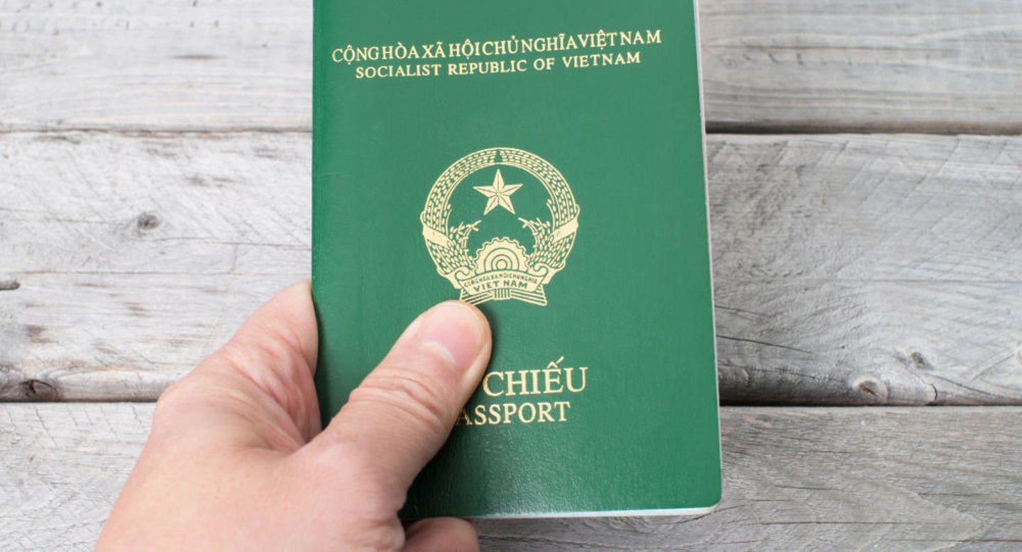 <p>passport - /ˈpɑːspɔːt/ [c]</p>