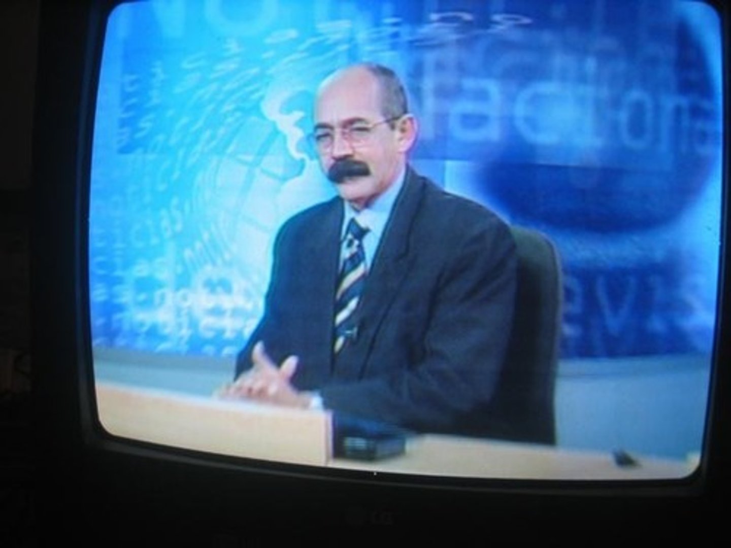 <p>announcer</p>
