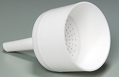 <p>Porous, flat bottomed funnel used for vacuum filtration</p>