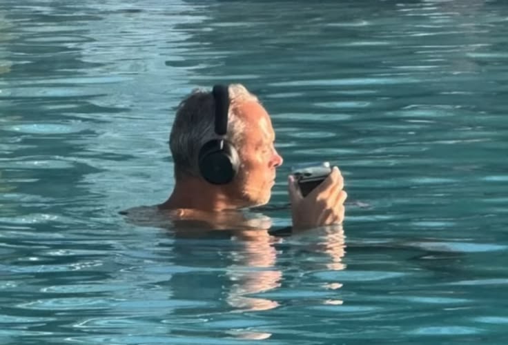 <p>when you stop working because you reach the age you are too old to work</p><p></p><p><em>Our teacher’s leaving because he’s ___ | I worked as a dentist for 30 years, but ___ last year</em></p>
