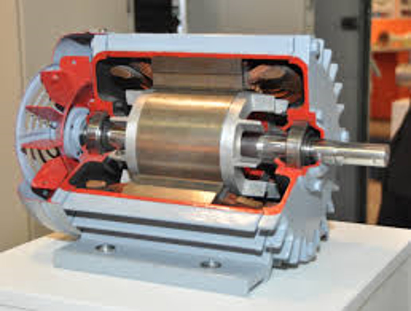 <p>A device that converts electrical energy to mechanical energy. Example: Washing machines, blenders</p>