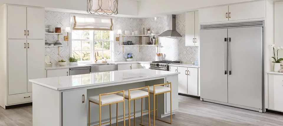 <p>a fully-fitted kitchen</p>