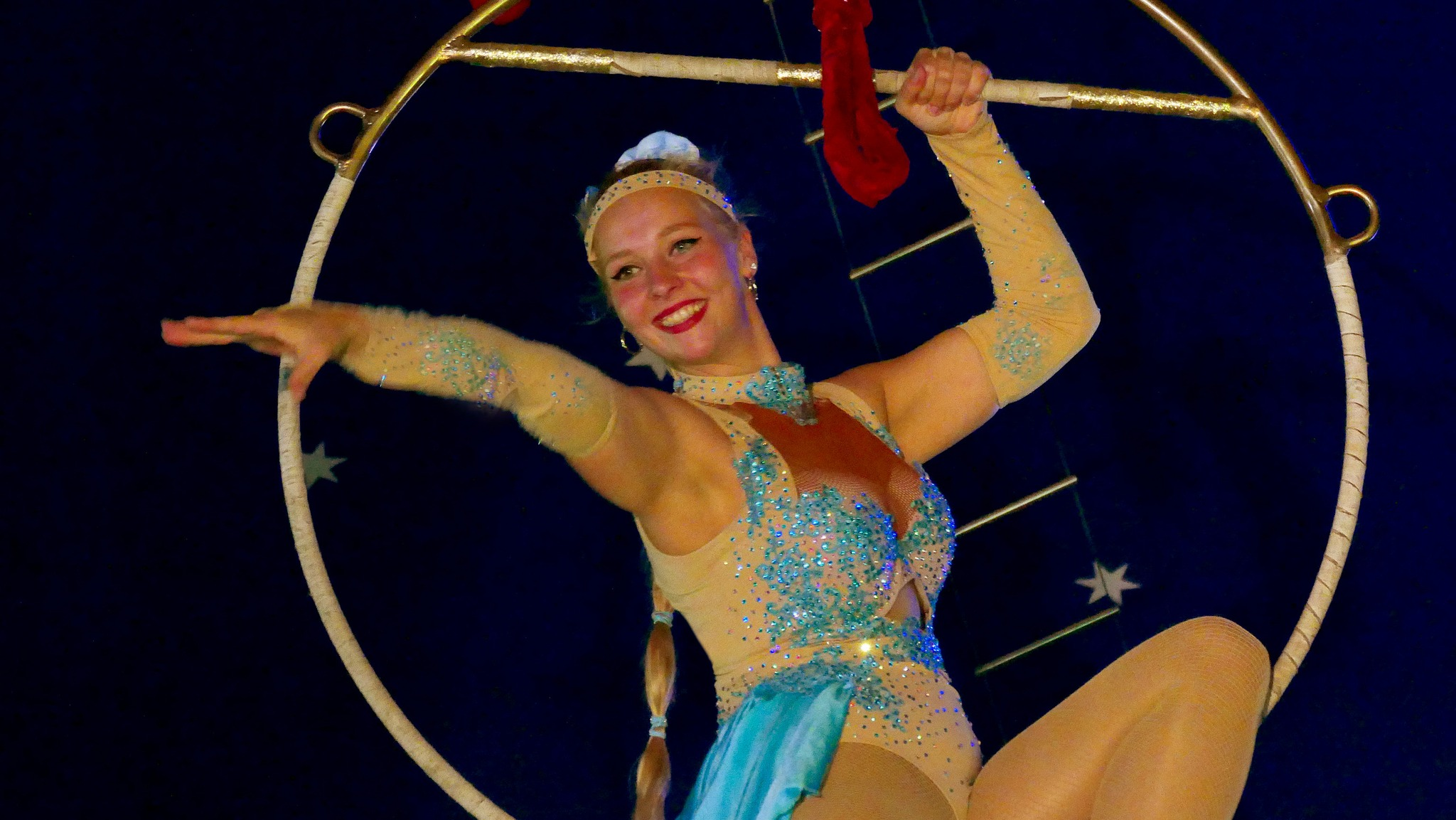 <p><strong>Artist, Sanatçı</strong></p><p><strong>*****************************************************************************************</strong></p><p>Wir appladierten dem Artisten.</p><p>Sanatçıyı alkışladık.</p>