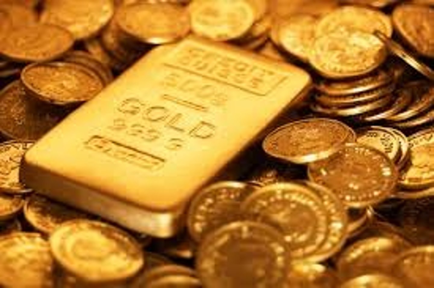 <p>asset 💰 /ˈæset/ n: tài sản 📌 a valuable asset (một tài sản quý giá) ⭐ Sân vận động là một tài sản quý giá đối với câu lạc bộ, không phải một 🔄liability vô dụng. 🔄(khoản nợ/gánh nặng)</p>