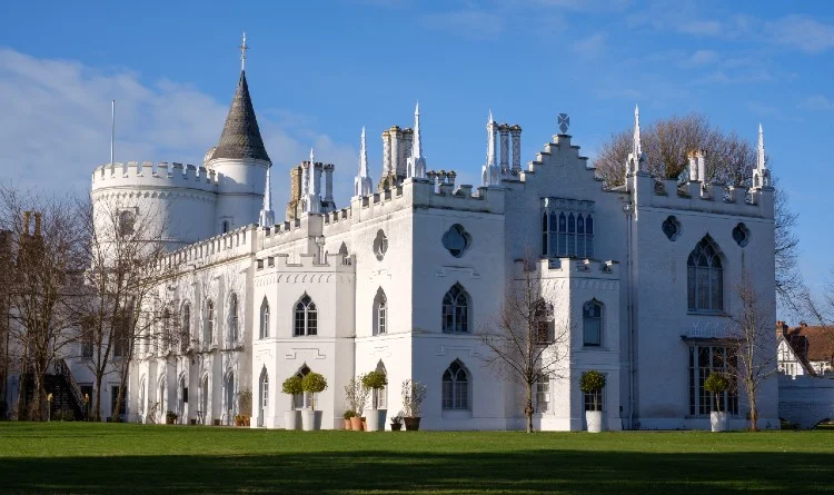 <p>Name<br>Architect<br>Location<br>Date</p>