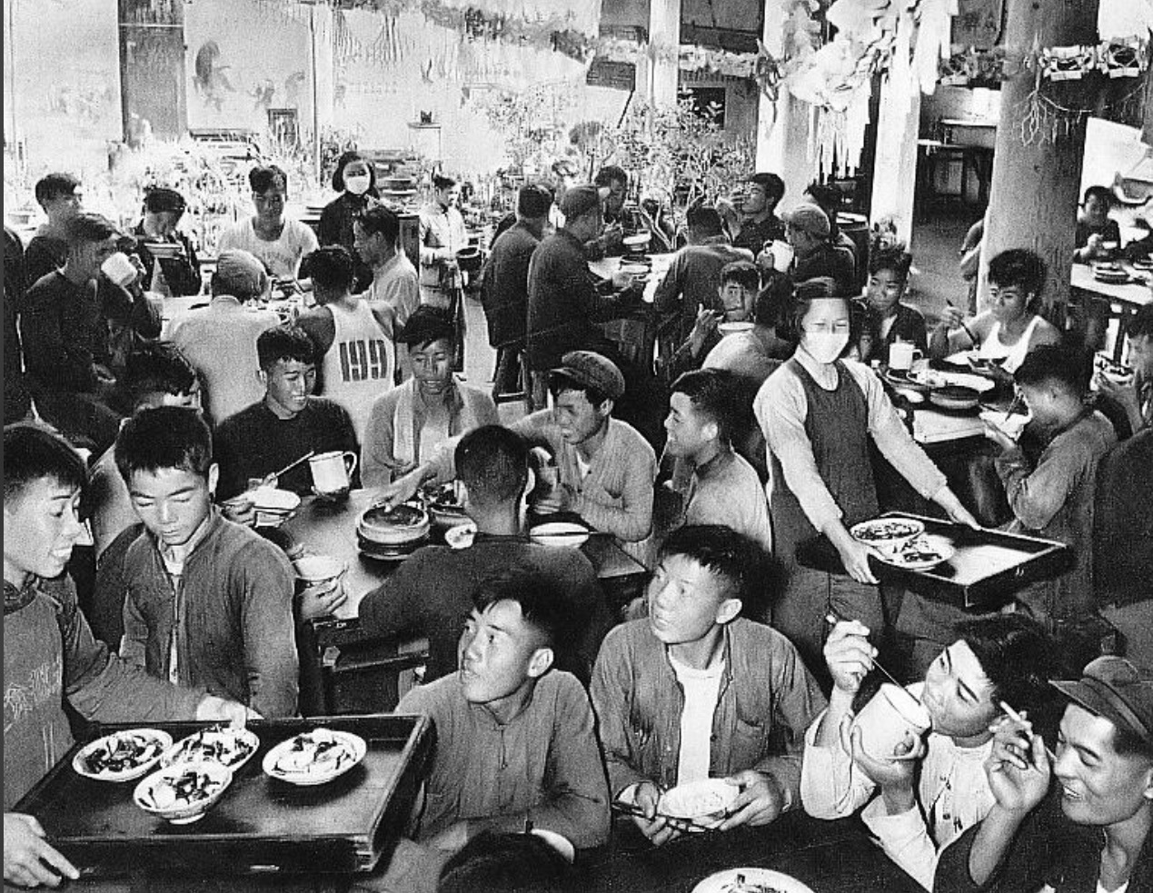 <p>What was the first People’s Commune called? When and where was it established? What had it achieved?</p>
