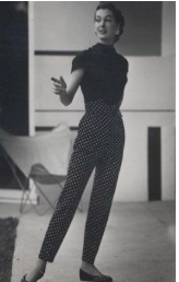<p>Thin, straight-leg pants popular in 1950s women’s fashion</p>