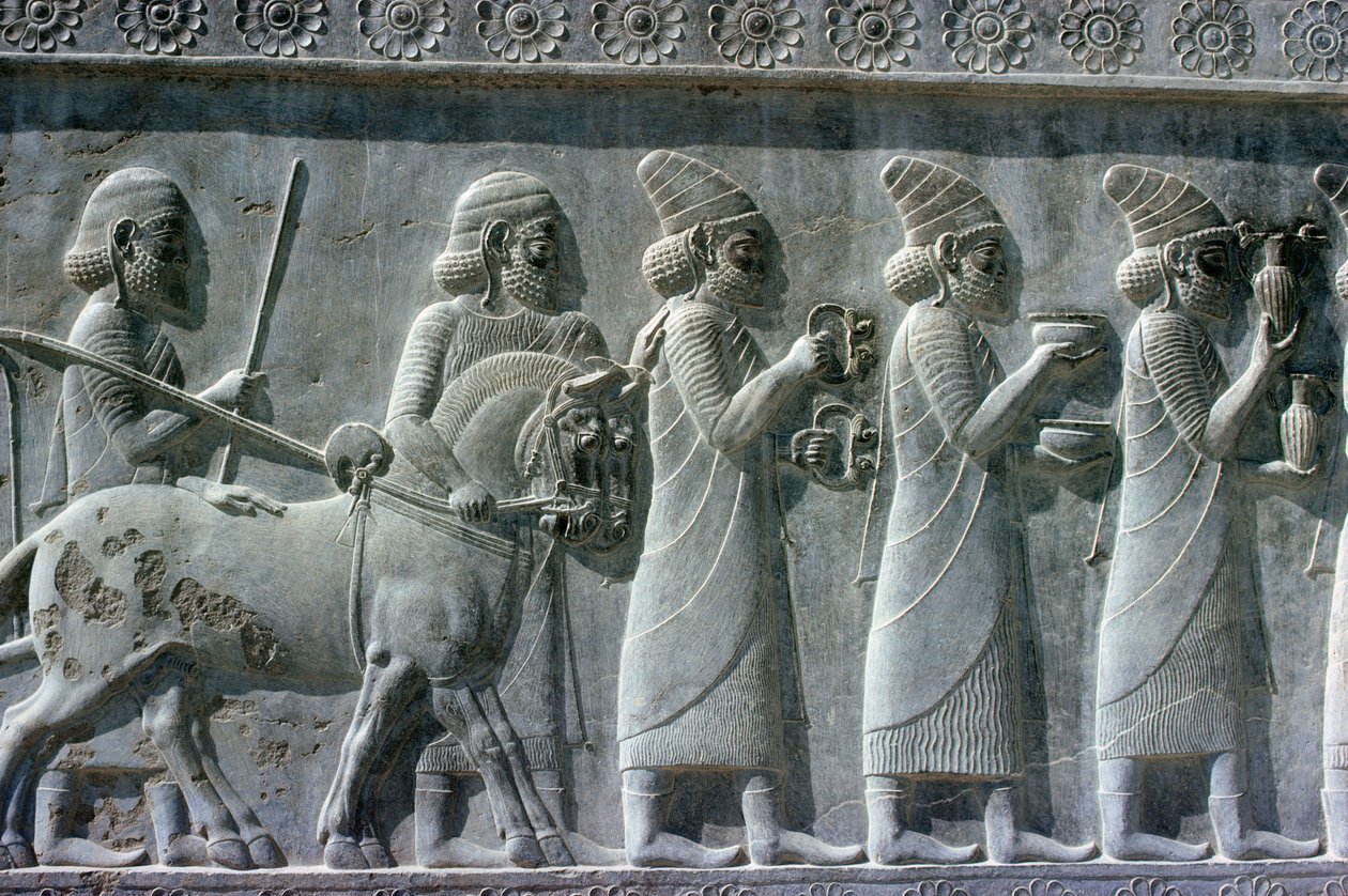 <p>Shows soldiers and merchants leading up to the center where Darius and Xerxes stand/sit. People all have clothing and items native to their place of origin (showing the power and diversity of the empire) </p>