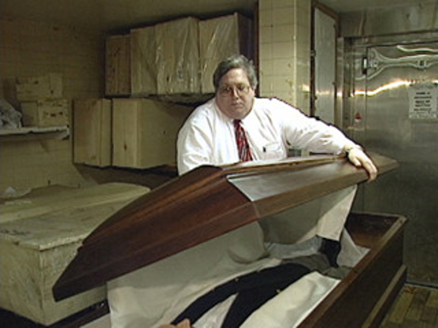 <p>funeral director</p>
