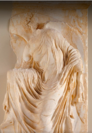<p>Nike adjusting her sandal </p>