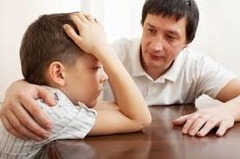 <p>• /ˌriːəˈʃʊərɪŋ/ (adj.)</p><p>• 🇻🇳 khiến người khác yên tâm; trấn an</p><p>• 🏛️ *re-* = "lại" + *assure* = "đảm bảo" → khiến ai đó cảm thấy yên tâm trở lại.</p><p>• ≈ comforting, encouraging, calming</p><p>• ≠ worrying, alarming, unsettling</p><p>• 🔗 reassuring smile, reassuring voice, reassuring words</p><p>• 💬 Her reassuring smile made everyone feel better. (Nụ cười trấn an của cô ấy khiến mọi người cảm thấy dễ chịu hơn.)</p>