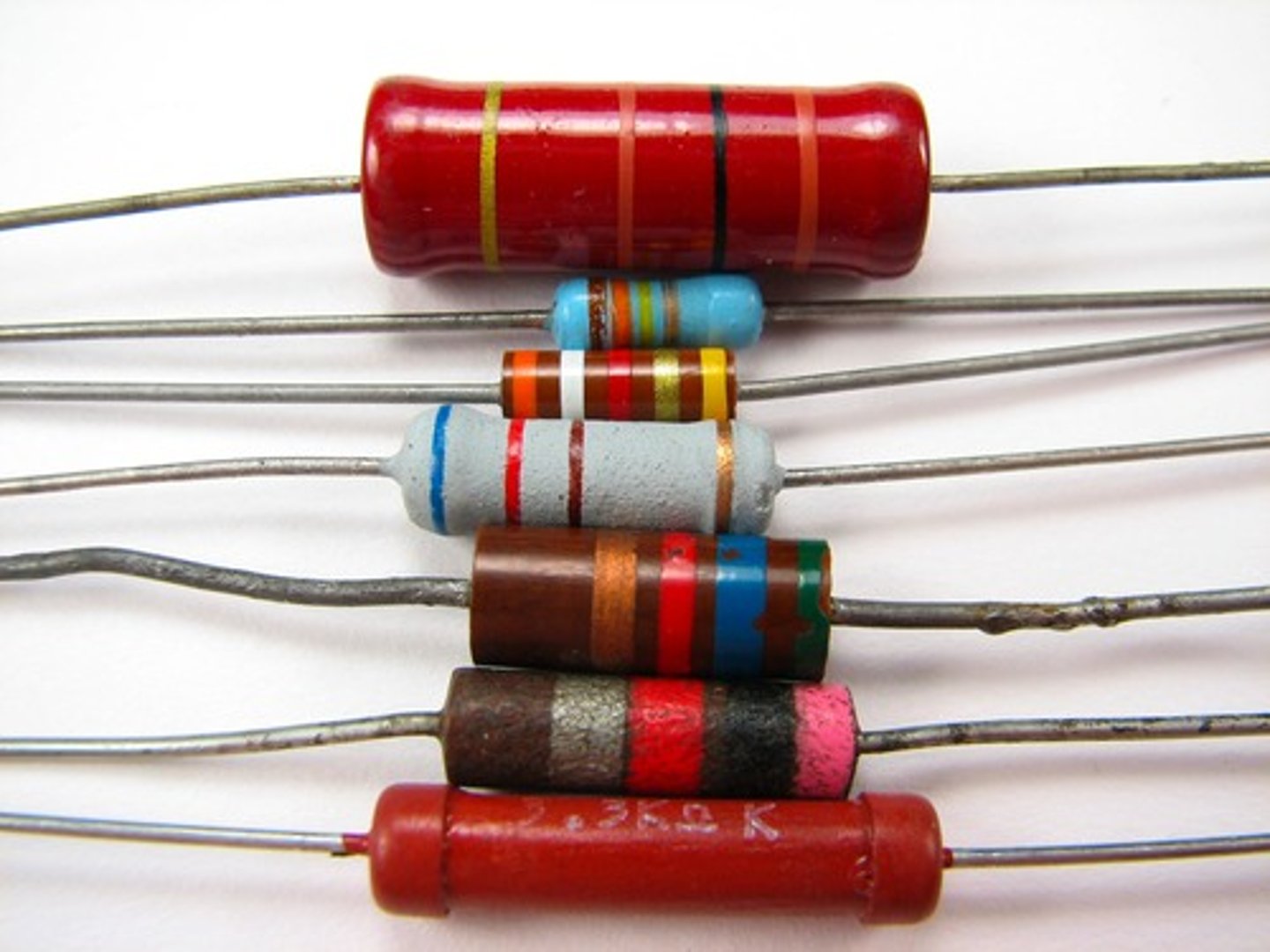<p>An electrical device that resists the flow of electrical current.</p>