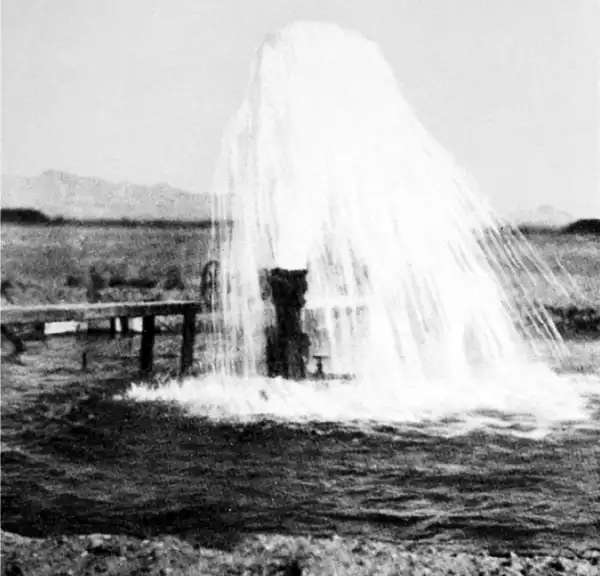 <p>The Las Vegas Valley: Artesian well</p>