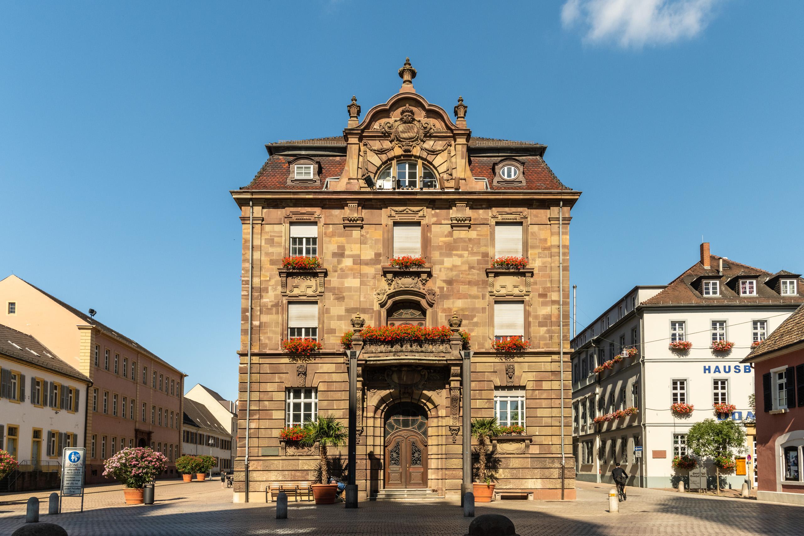 <ul><li><p>built by Breunig</p></li><li><p>located in Palatinate</p></li></ul><p></p>