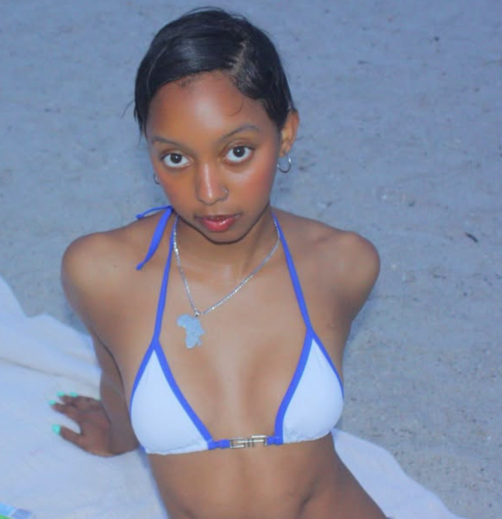 <p>Mila Thomas</p>