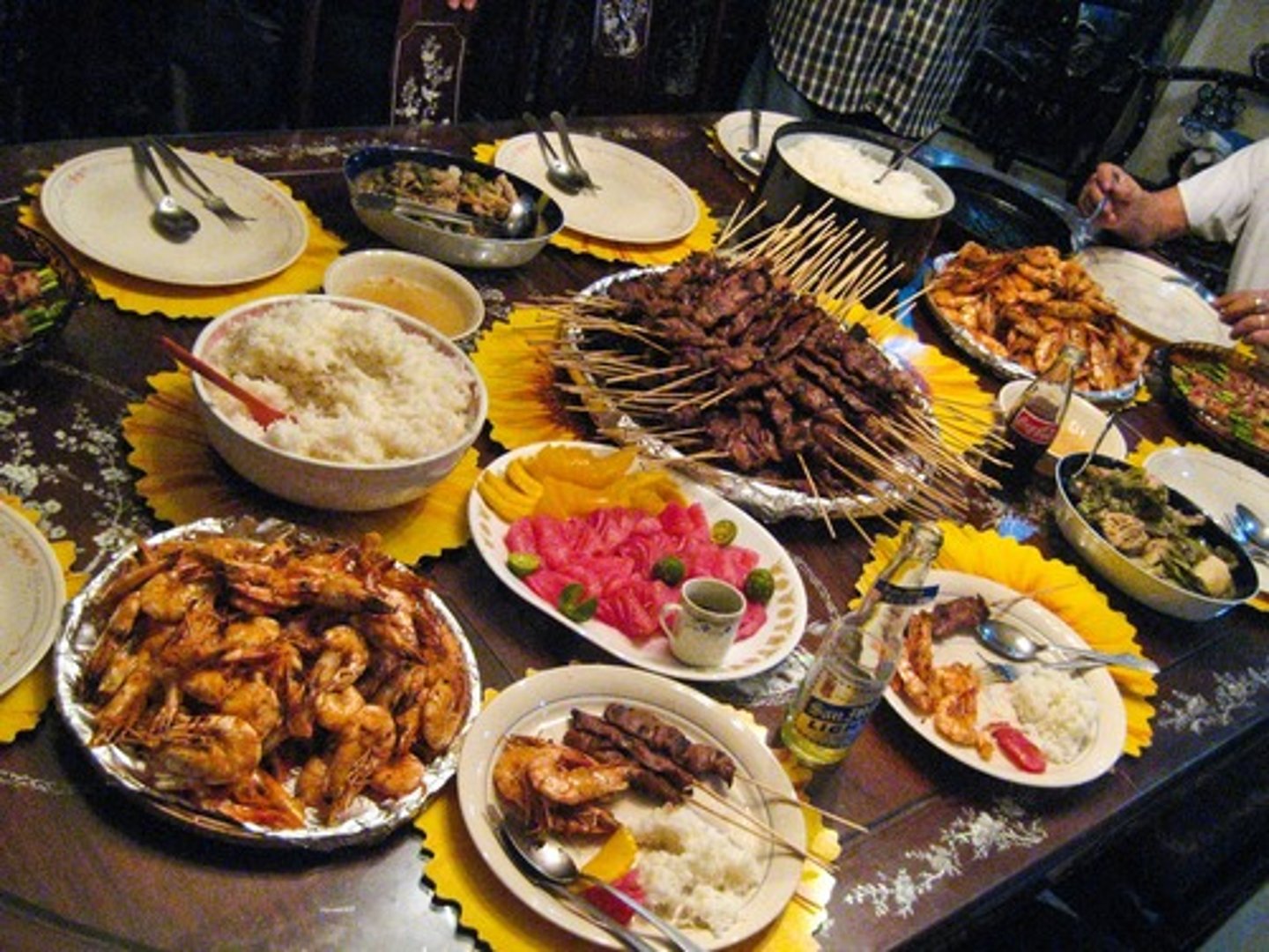 <p>bữa ăn thịnh soạn</p>