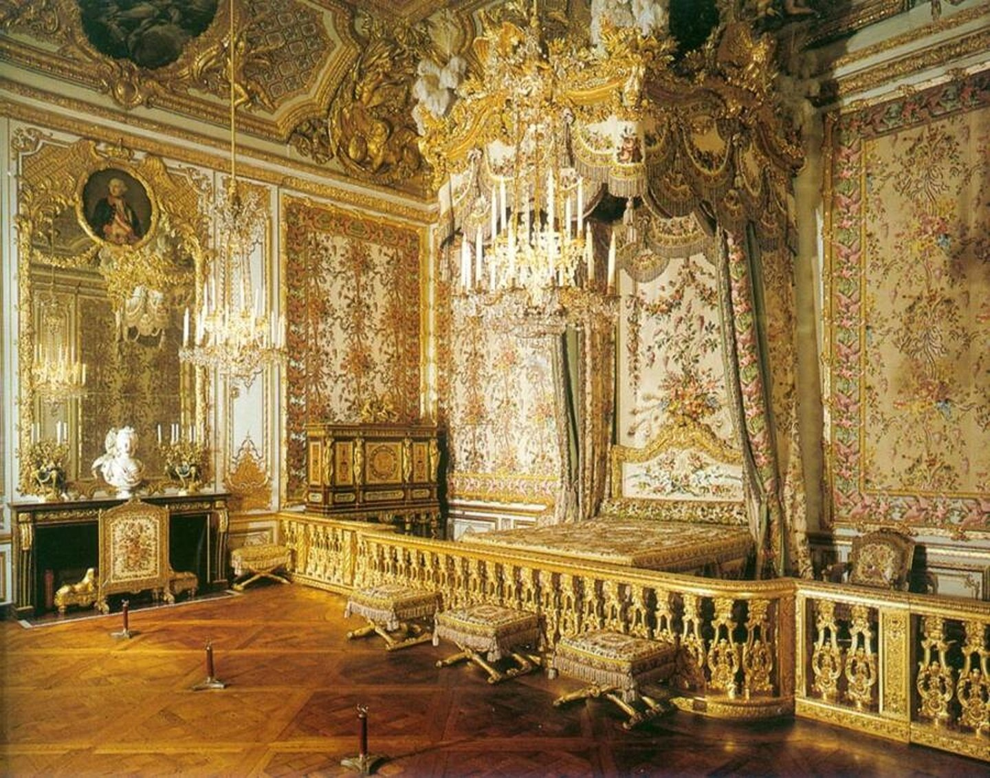 <p>QN=90</p><p>This picture shows the Queen Marie Antoinette's Golden Room at Château de Versailles designed by Jean Henri Riesener in 1783? What style is it?</p><p>Check one option.</p><p>a. Empire.</p><p>b. Neoclassicism</p><p>c. Art Nouveau.</p><p>d. Art Deco</p>