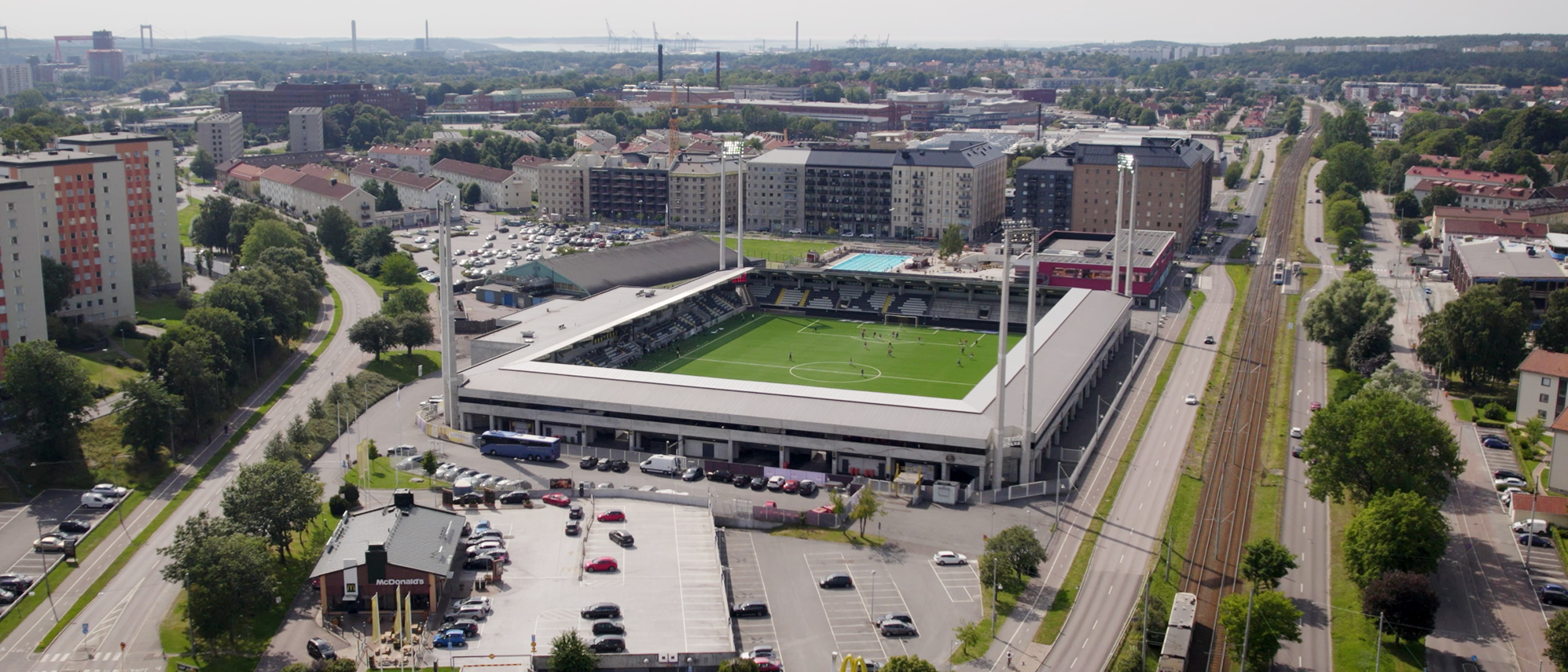 <p>Göteborg – Nordic Wellness Arena (6,316) Historia: Bildad 1940, Allsvenskan sedan 1980-talet. Göteborgsklubb som vuxit starkt under 2000-talet till en stabil elitklubb. SM-guld: 1 (2022). Viktiga spelare: Kim Källström, René Makondele, Peter Abrahamsson.</p>