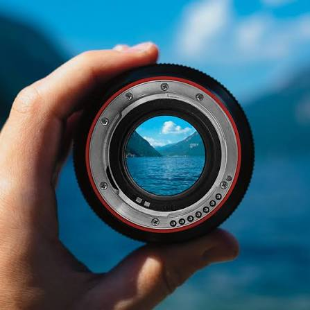 <p>in focus</p><p>(1) Make sure the subject is ——— before</p><p>you take the picture.</p>