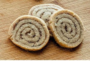 <p>Crunchy sugar cookie with strong flavors of cardamom and cinnamon. Tree rings spiral </p>
