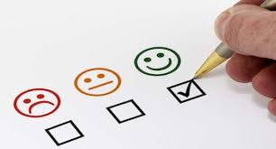 <p><strong>Enjeux</strong></p><p>ÉVALUATIONS</p><p>—> écoute et bienveillance : interroger avec délicatesse + rappeler qu’un devoir rendu blanc = 0</p><p><span data-name="warning" data-type="emoji">⚠</span> Répétition du comportement ou stratégie évitement —> CPE + infoirmière ou psychologue EN</p><p></p><p><strong>Réponse</strong></p><p>—> remettre son téléphone (éventuellement à l’enseignant jusqu’à la fin de l’évaluation) </p><p>—> consignant l’incident (pronote)</p><p>—> signalement au chef établissement pour annuler l’épreuve d’après le<em> règlement intérieur </em> (non décision isolée) </p><p>—> entretien individiel (clarifier l’importance de l’équité en évaluation)</p><p>—> rappeler en début d’évaluation les règles (téléphone éteint dans le sac, pas de montre connectée autorisée)</p><p></p><p><span data-name="flag_fr" data-type="emoji">🇫🇷</span></p><p>Article L511-5 du Code de l’éducation : L’usage du téléphone portable est interdit dans les écoles et les collèges sauf pour des usages pédagogiques ou dans des lieux prévus par le règlement intérieur. </p><p>Règlement intérieur : interdiction en lycée en fonction de l’établissement </p><p>Charte de la laïcité : les évaluations doivent se dérouler dans un cadre équitable pour tous, excluant toute suspicion de fraude </p>