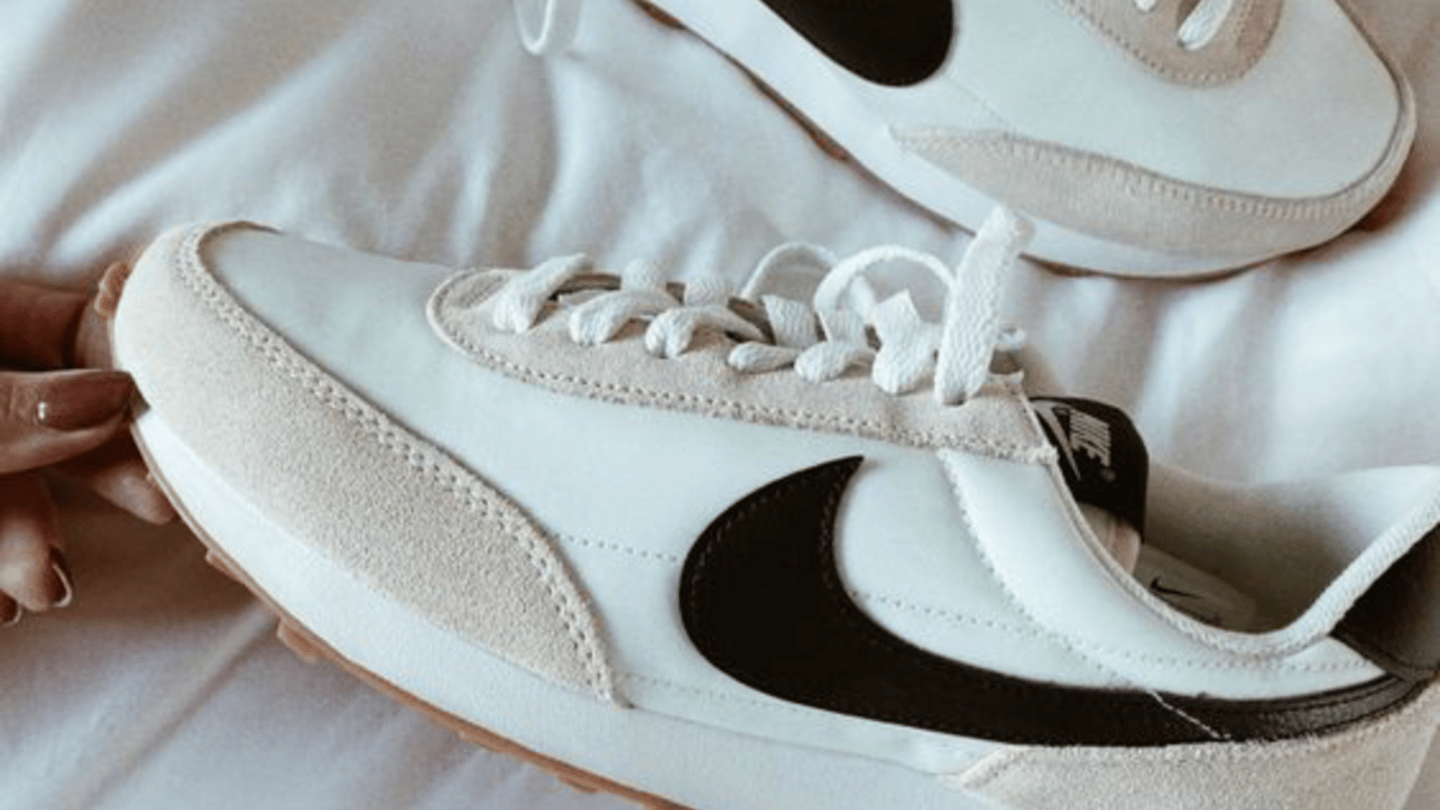 <p>soft shoes worn for sports or casual occasions; trainers</p>