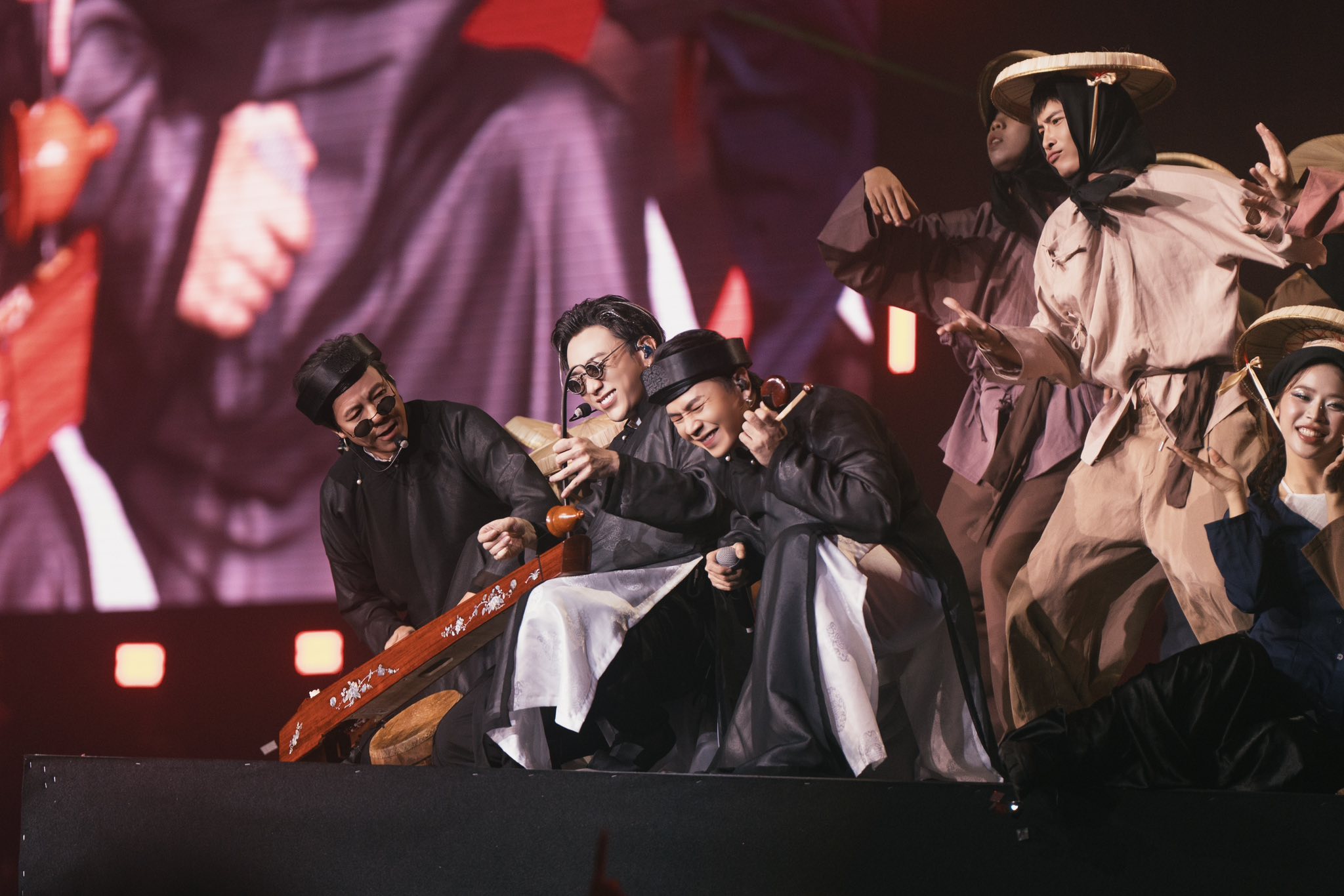 <p>dễ lây lan</p>