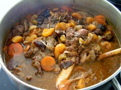 <p>meat and vegetables cooked slowly in liquid Example: She prepared a rich beef _____ on a cold rainy day. món hầm c / u Món thịt/rau hầm nước sốt sệt trong thời gian dài. UK: /stjuː/ | US: /stuː/</p>