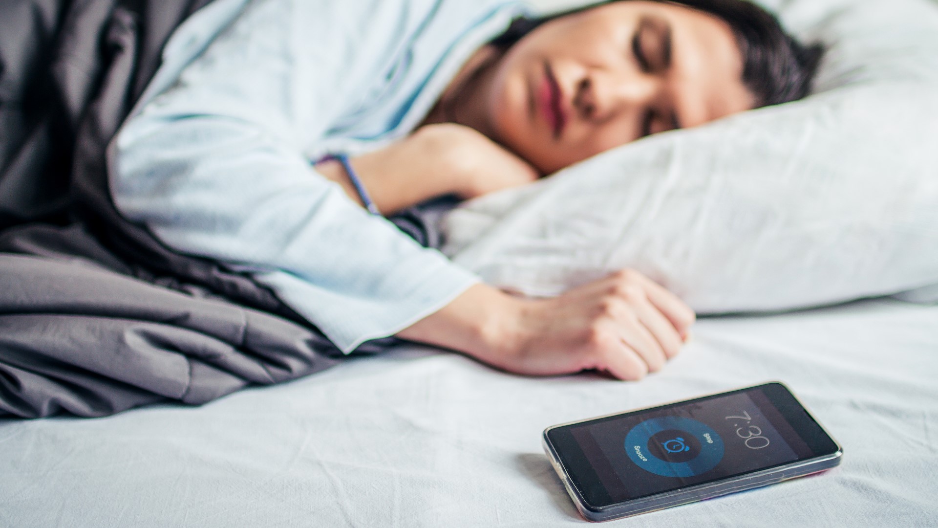 <p>A short, light sleep, especially during the day.</p>