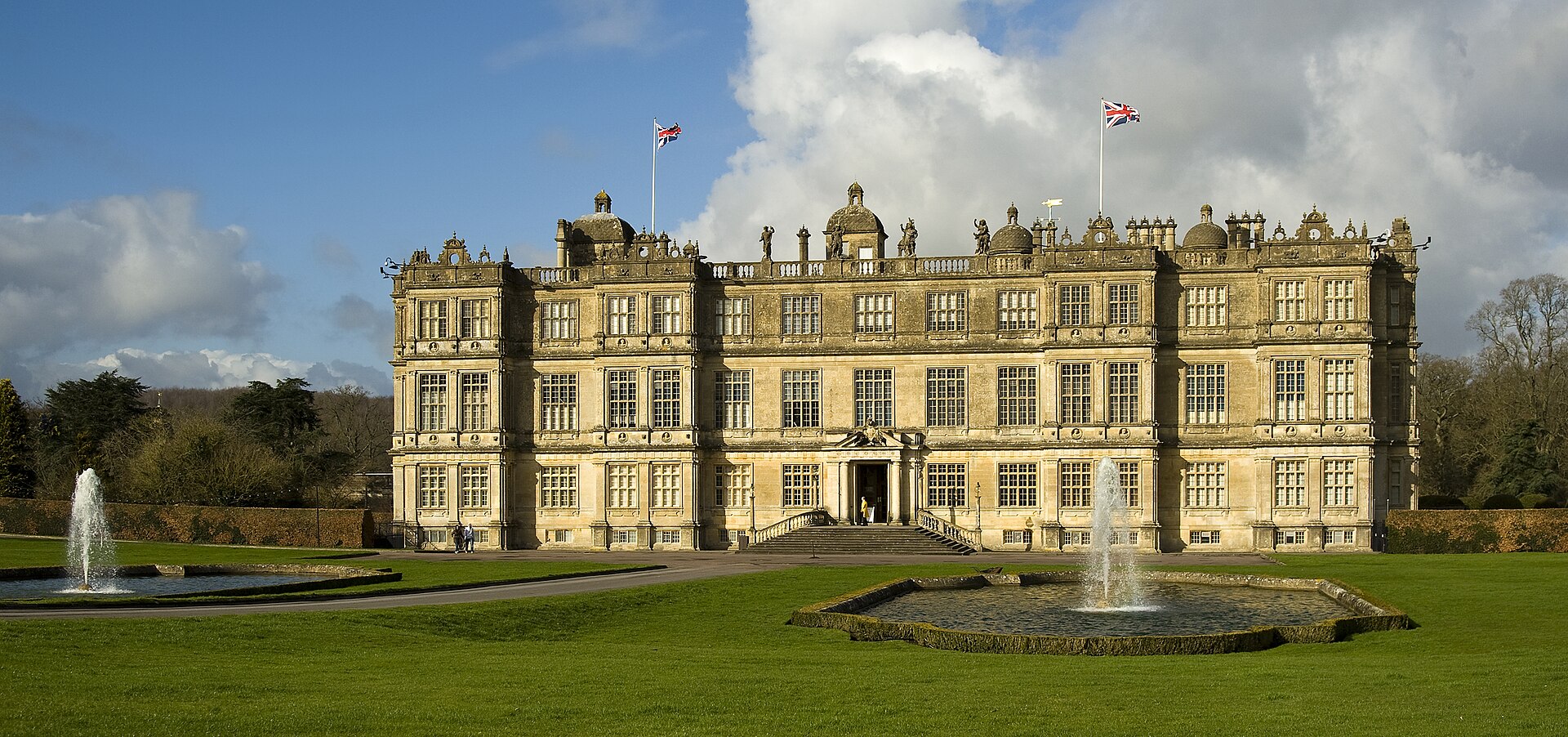 <ul><li><p>Exemplifies Elizabethan Architecture, built during the English Renaissance / reign of Queen Elizabeth </p></li></ul><p></p>
