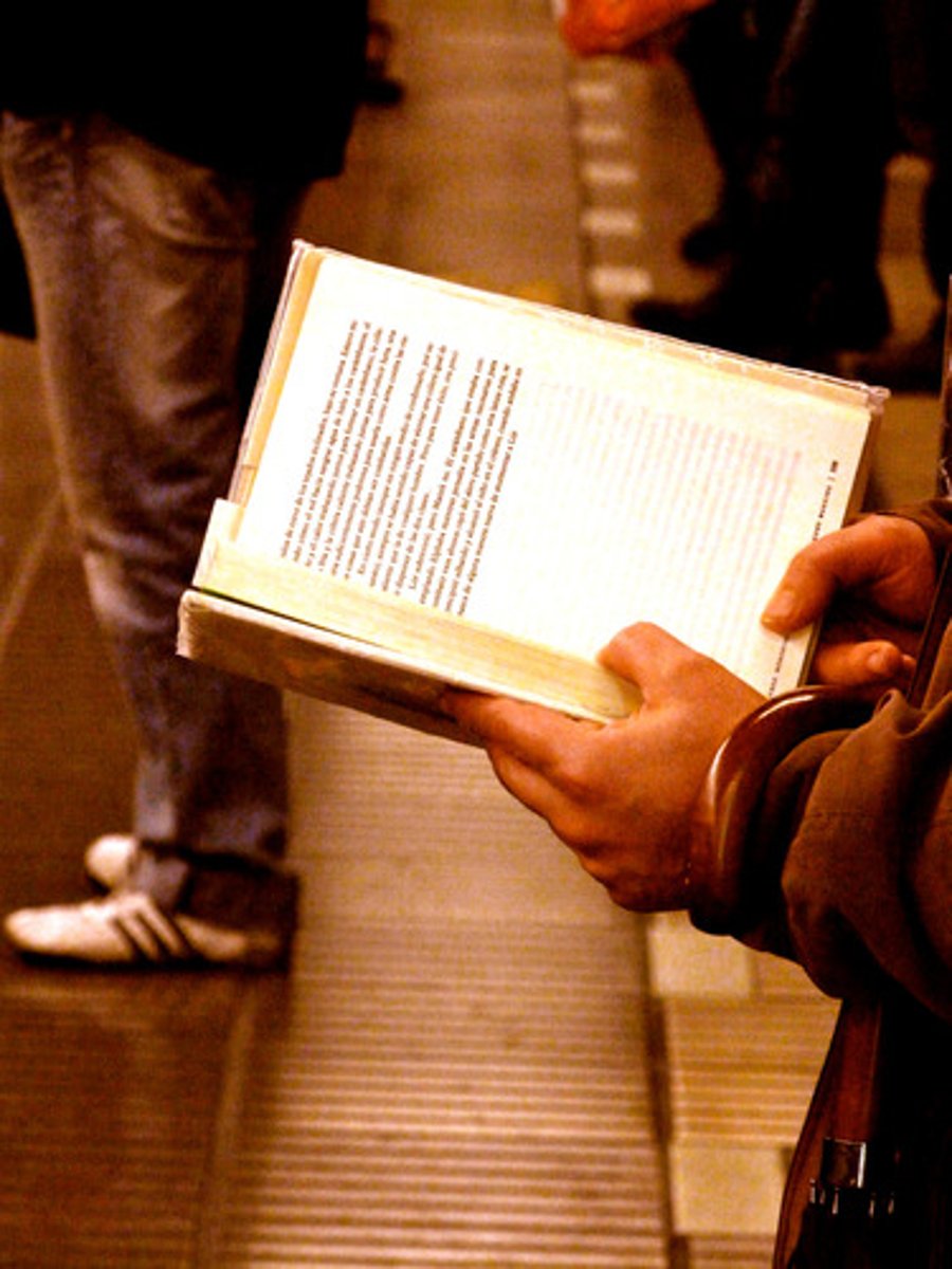 <p>to read</p>