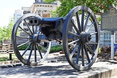 <p>used on ships or in battles as a weapon</p>