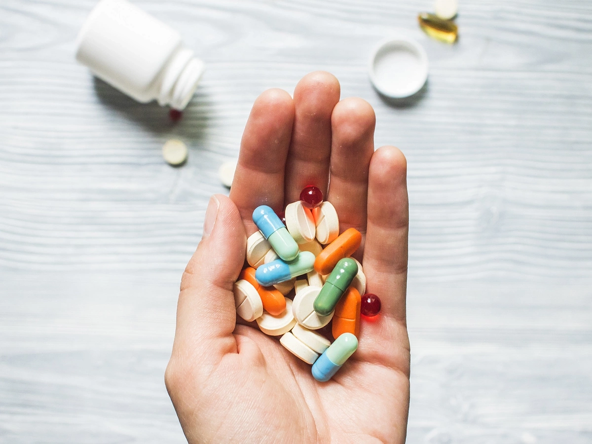 <p><strong>İlaç</strong></p><p><strong>*****************************************************************************************</strong></p><p>Ich brauche ein Medikament gegen Husten.</p><p>Öksürük için bir ilaca ihtiyacım var.</p>