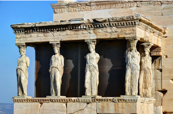 <p>supports verticaux quand la partie centrale de colonne est sculptee en composition hybride</p><ul><li><p>cariatide = figure femminine </p></li><li><p>atlante = figure masculin</p></li></ul><p></p>
