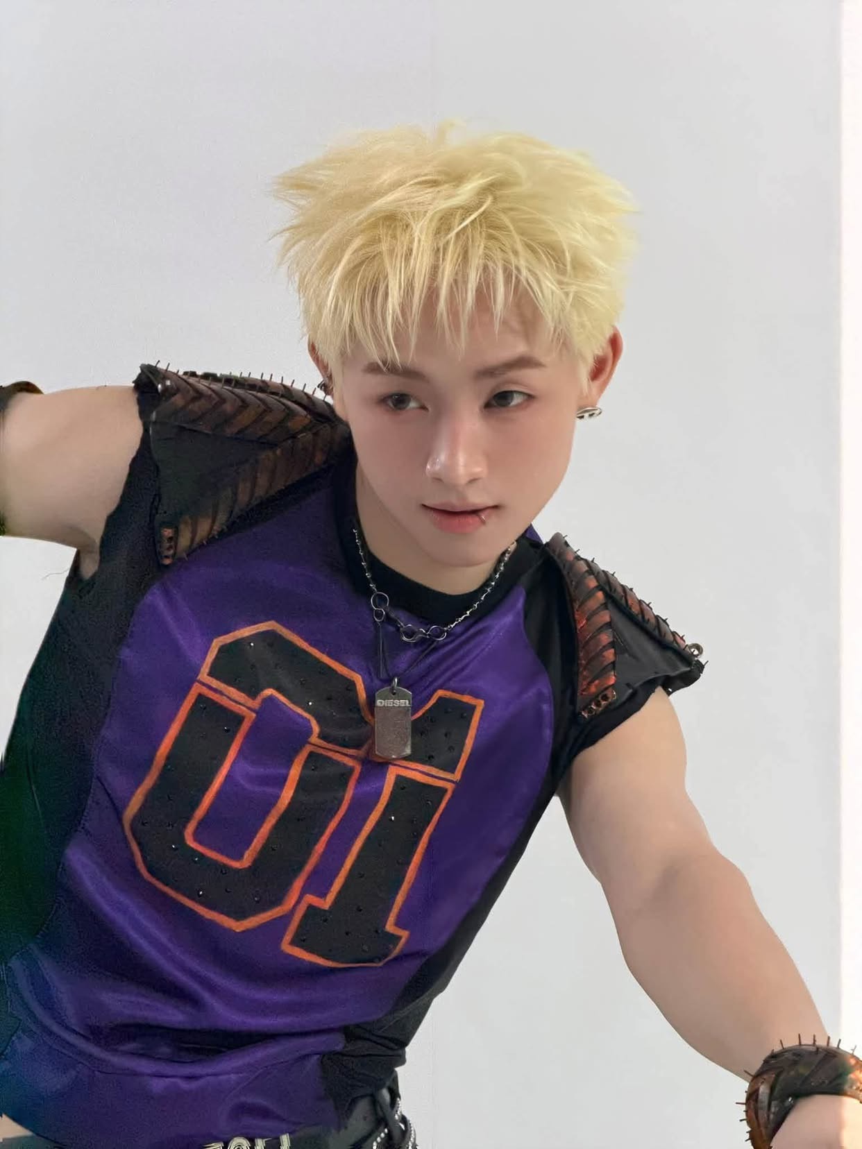 <p><br>→khả năng biến hoá trong từng thể loại nhạc</p><p>CONGB have highlighted his emotionally expression voice and …..</p>