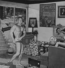 <p><span style="background-color: yellow;"><strong>Richard Hamilton, Just what is it tha makes today´s Homes so different, so appealing? 1956</strong></span></p>