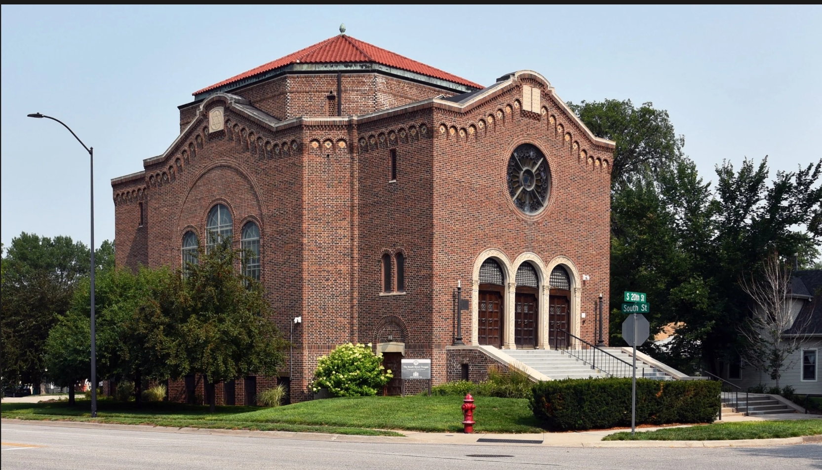 <p>3 Facts about Building: South Street Temple</p>