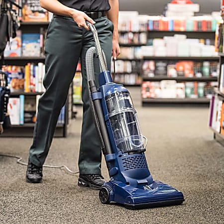 <p>An electrical machine used for cleaning floors and carpets by suction.</p>