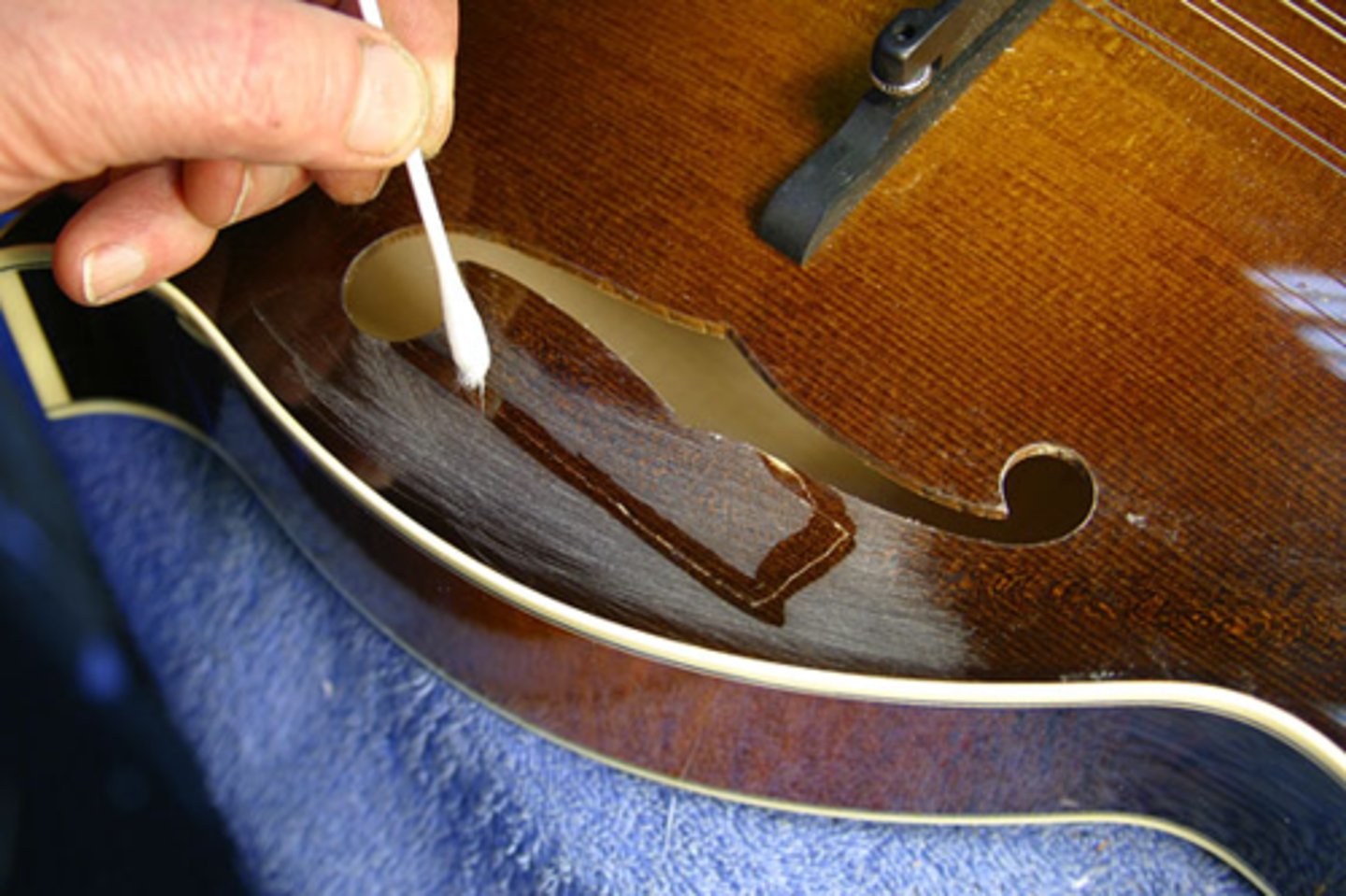 <p>Used to reduce the cost of the lacquers and in cases where other film-forming materials must be added to improve adhesion and the decorative properties of the films. (Polishing of Woods)</p>