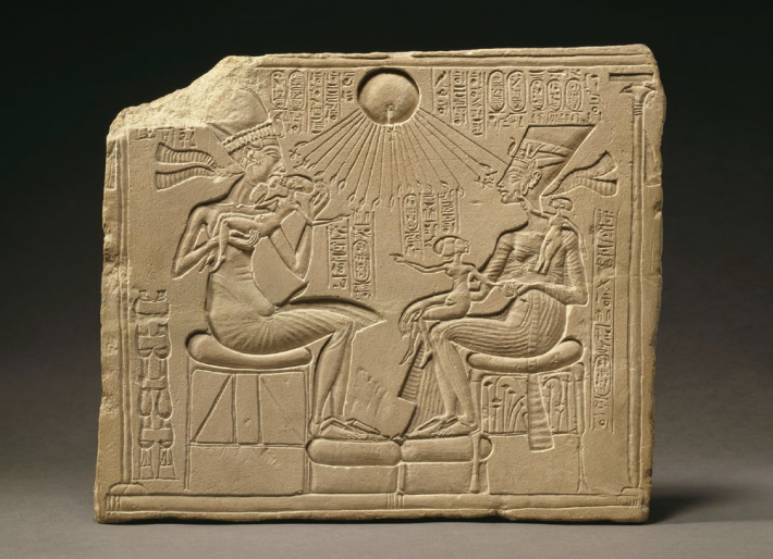 <p>What period/dynasty and material are associated with Akhenaten, Nefertiti, and three daughters?</p>