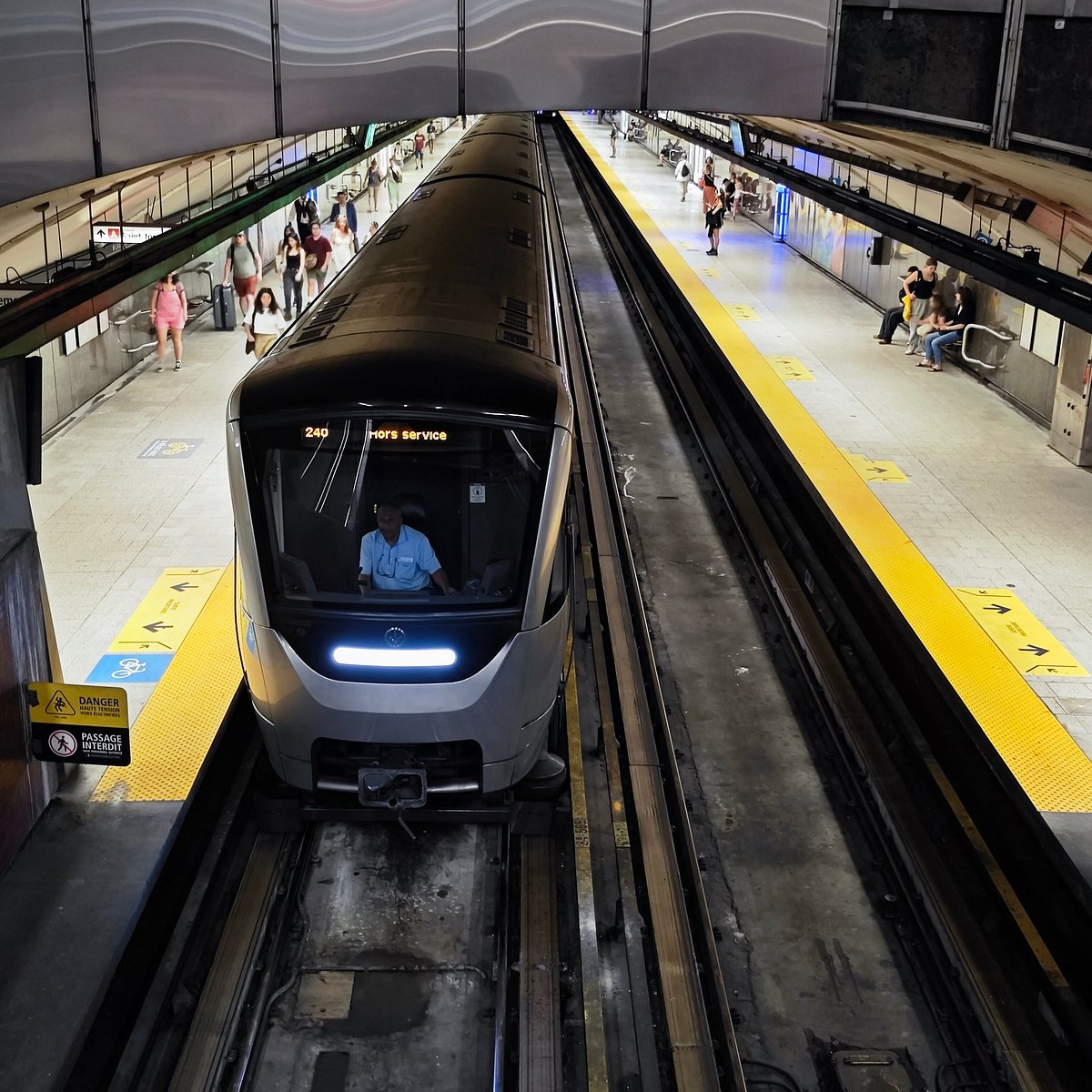 <p>What is the subway in Montréal called?</p>