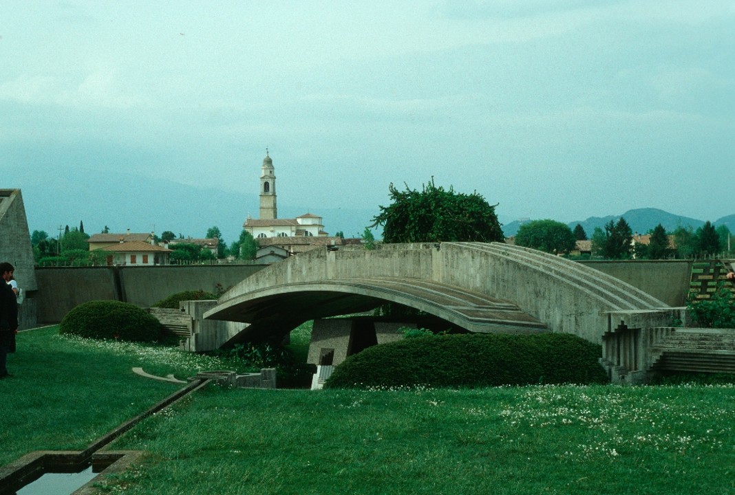 <p>Brion Tomb</p>
