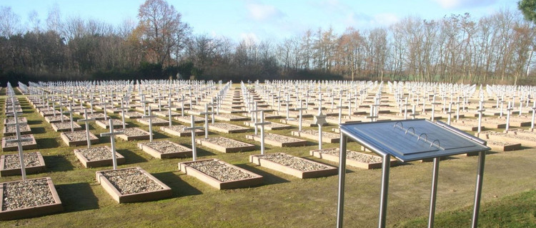 <p>Denkmal, Gedänkstätte, Denkschrift</p>