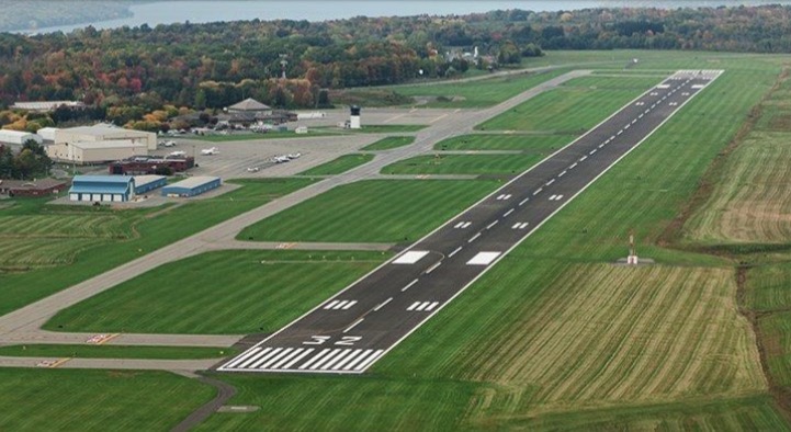 <p><span>SINGLE RUNWAY</span></p>