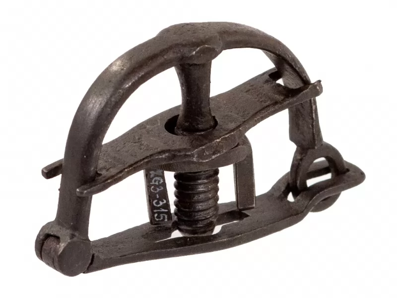 <p>Designed to crush fingers, used for confession.Larger versions were made for knees and hands.</p>