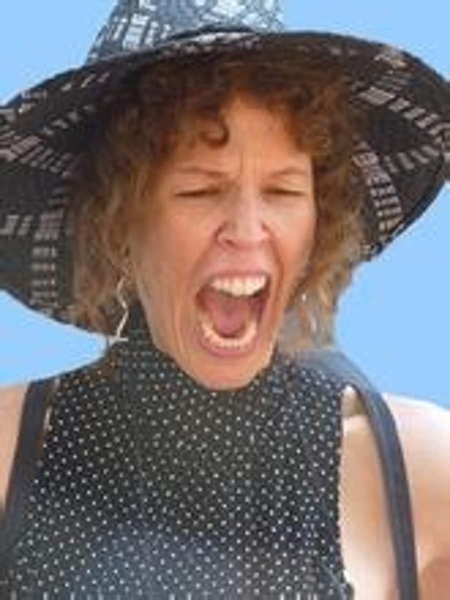 <p>(descriptive English) giọng the thé/chói tai Ví dụ: She spoke in a shrill voice.</p>
