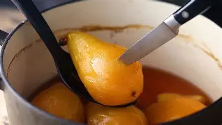 <p>Cooking gently in a liquid kept just below its boiling point.</p><p>• Use vinegar when poaching eggs to assist with coagulations.</p><p>• Examples: Poached pears, poached carrots.</p>