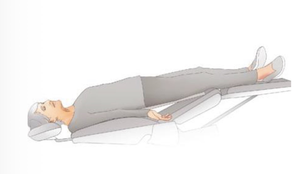 <p>Immediately stop treatment</p><p>Remove everything from the patient’s mouth</p><p>Complete initial assessment- breathing, BP, pulse</p><p>Use ammonia inhalants to stimulate breathing and movement if unresponsive</p><p>Place the patient in the Trendelemburg position</p><p>Administer O2 by nasal cannula (3-5L/min) or by mask (10L/min)</p><p>Loosen tight clothing</p><p>If the patient is unconscious for >1min, call 112</p><p>Start CPR if needed</p><p>Reassess the patient’s airway every 30sec</p><p>Refer to hospital</p>