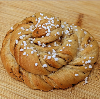 <p>Slightly sweet cardamom flavored roll with cardamom filling. Oatmilk and safflower oil. Vegan!</p>