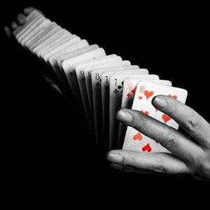 <p>trick </p><p>A trick is something you do to fool another person.</p>